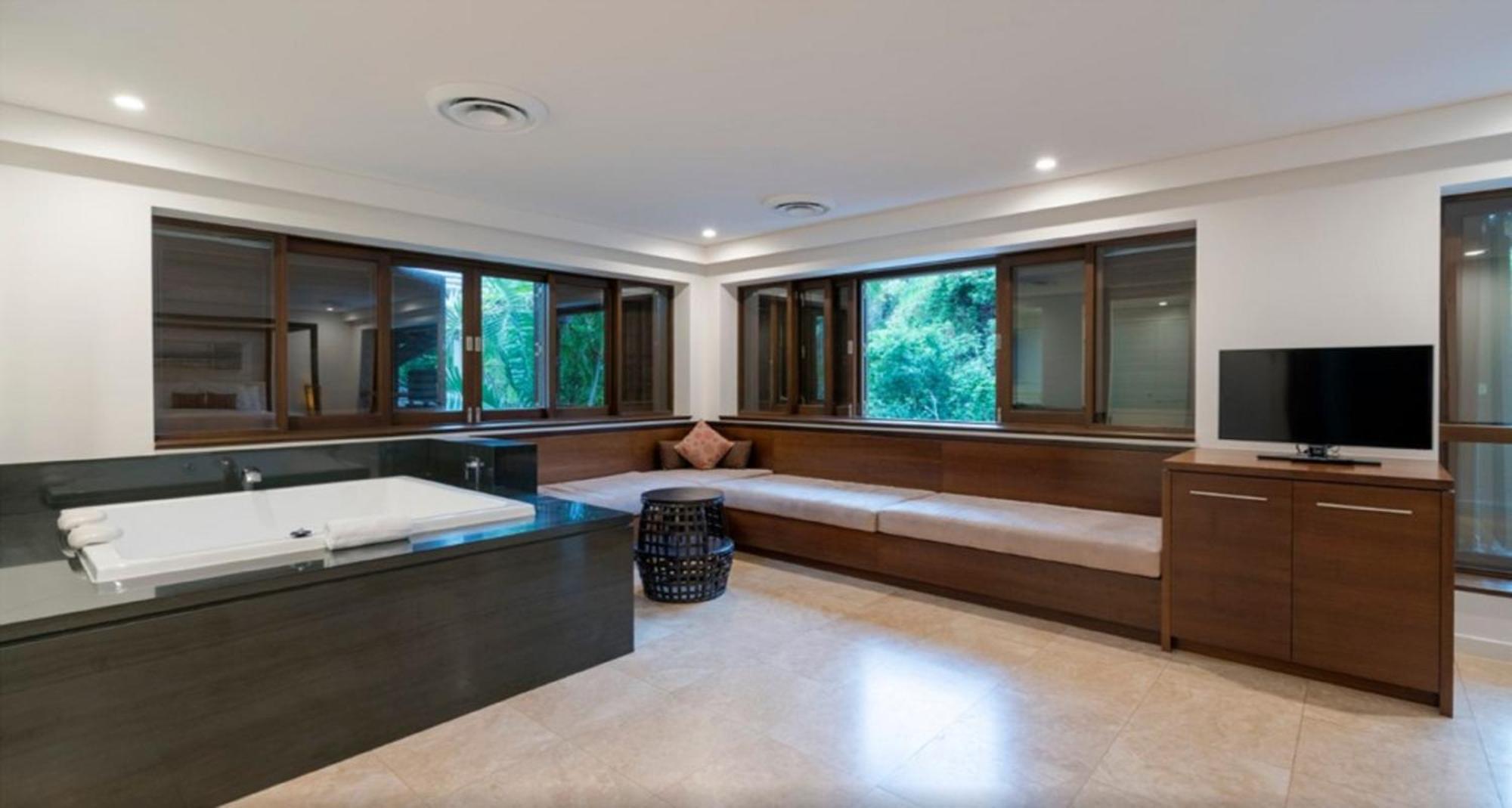 Luxury Apartments At Temple Resort And Spa Port Douglas Room photo